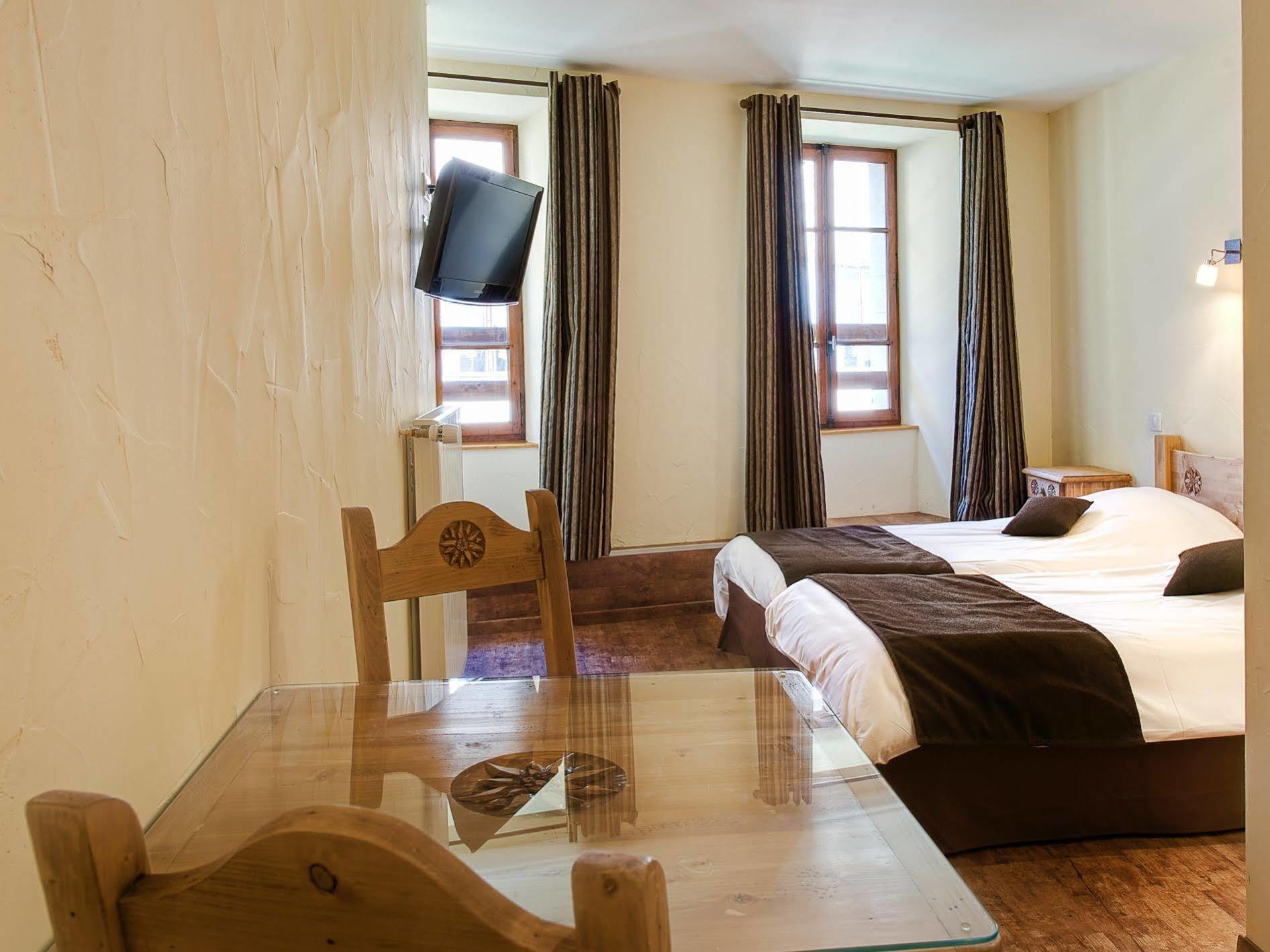 Hotel Du Commerce โธนส์ ภายนอก รูปภาพ